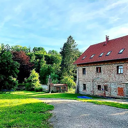 Usedlost Nouzov - Zamecky Apartman Na Samote Appartement Zasmuky
